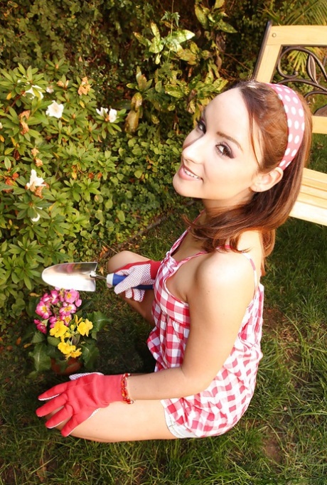 Sweet teen babe Austyn Summers slipping off her clothes outdoor 64890852